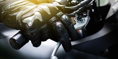 鼓煞、碟煞與CBS、ABS哪種更安全？一篇搞懂機車煞車系統差異！(1)